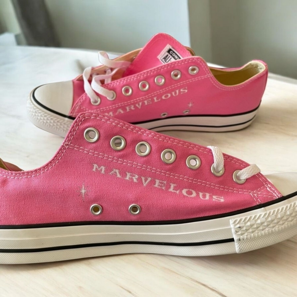 LIMITED EDITION UNISEX CONVERSE Official “The Marvelous Mrs. Maisel” Shoes NWT - Picture 3 of 3